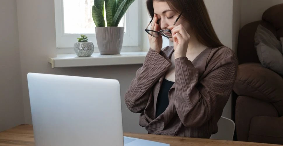 Dijital Göz Yorgunluğu: 20-20-20 Kuralı ve Ekran Ayarları